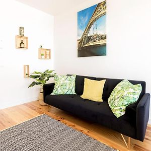 Guest H4U - Porto Batalha City Center